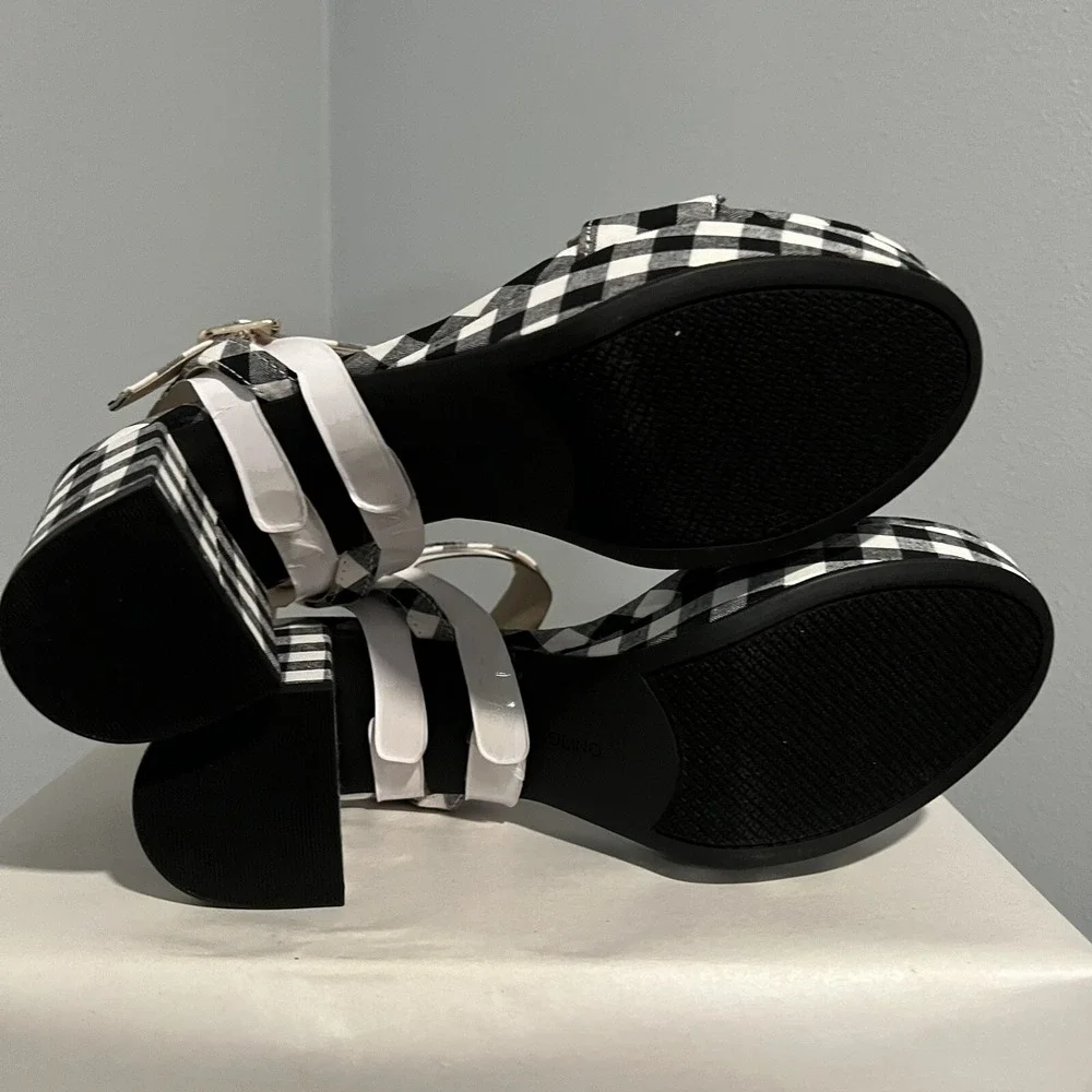 Bandolino Pennie 7 Women's Sandals Black White Plaid Size 7.5 M Brand New